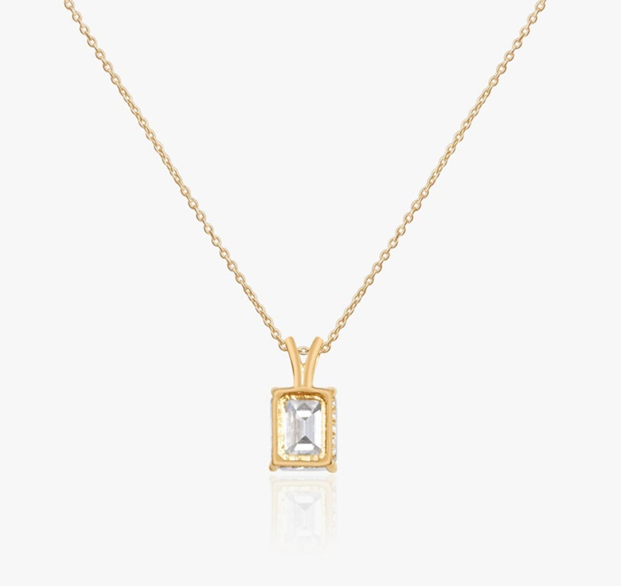 Pendentif solitaire en or jaune 18 carats avec diamant taille émeraude de 4,00 ct certifié par la GIA Pour femmes en vente