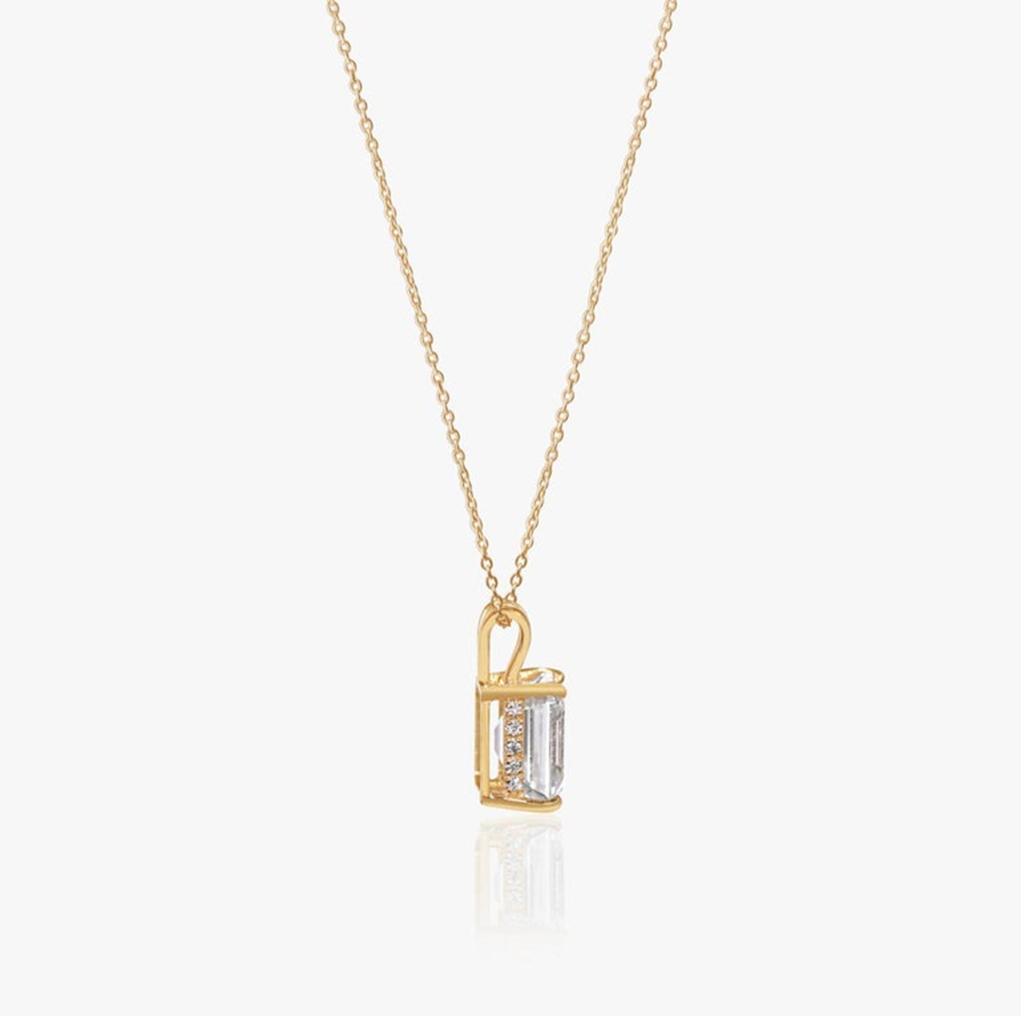 Pendentif solitaire en or jaune 18 carats avec diamant taille émeraude de 4,00 ct certifié par la GIA en vente 1