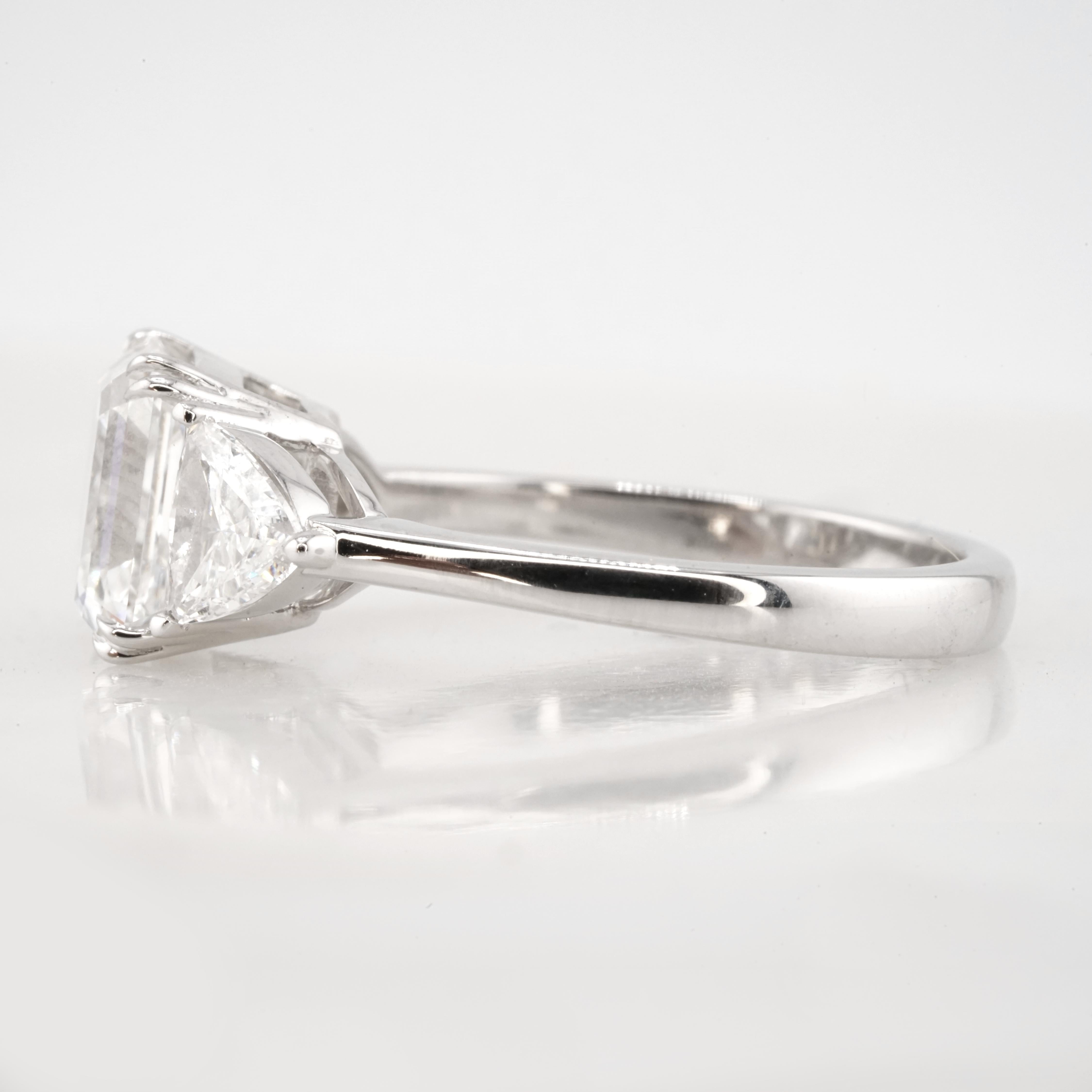 GIA Certified 4 Carat Asscher Cut G VS1 Diamond Platinum Ring In New Condition For Sale In Chicago, IL