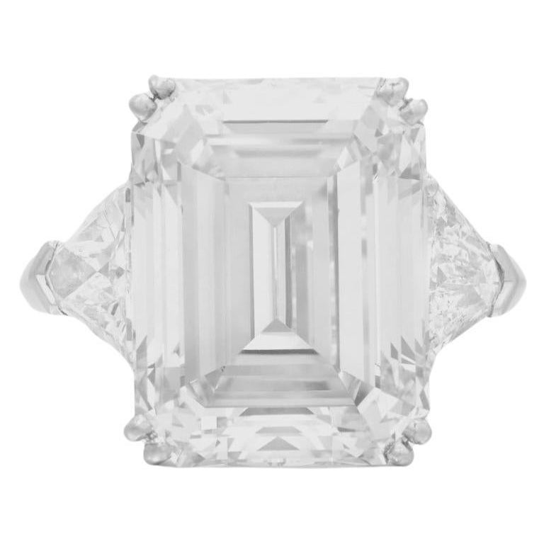 Anello con diamante taglio smeraldo certificato GIA da 4,01 carati con baguette affusolate