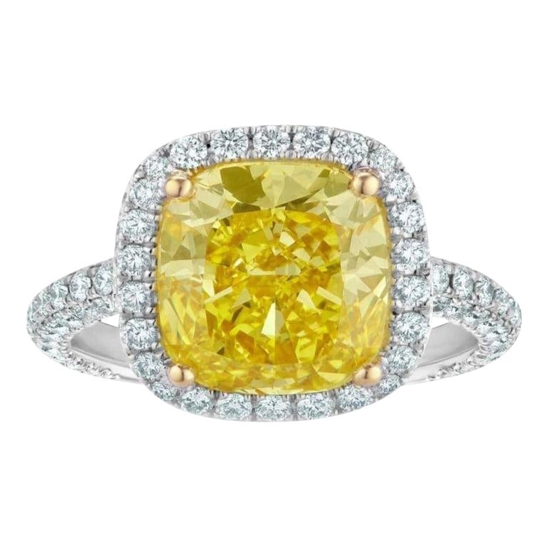 Bague certifiée GIA de 4,01 carats de diamant jaune fantaisie avec diamants de taille trillion