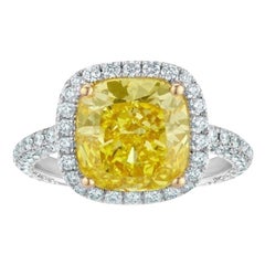 Bague certifiée GIA de 4,01 carats de diamant jaune fantaisie avec diamants de taille trillion