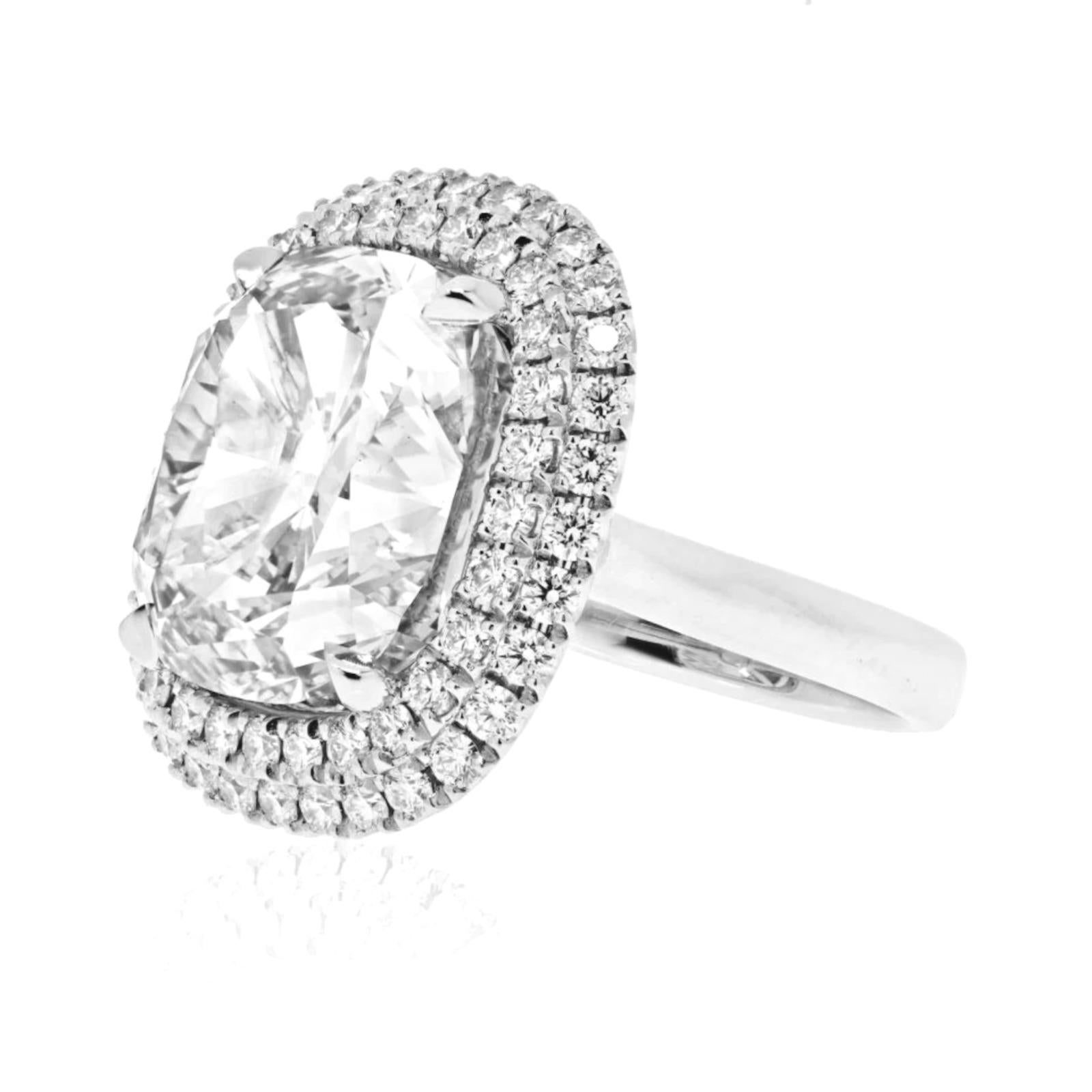 Contemporain Bague en platine certifiée GIA de 4,01 carats G VS1 diamant taille coussin double halo en vente
