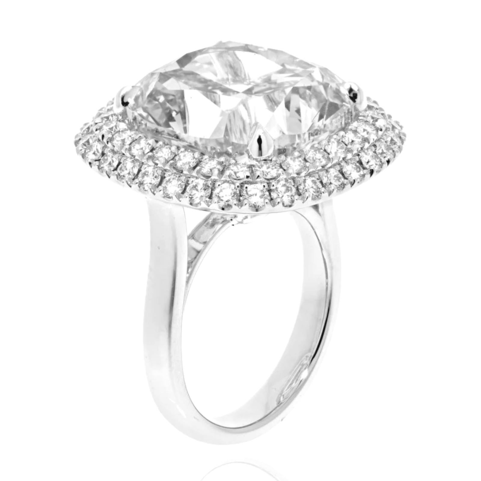 Taille coussin Bague en platine certifiée GIA de 4,01 carats G VS1 diamant taille coussin double halo en vente