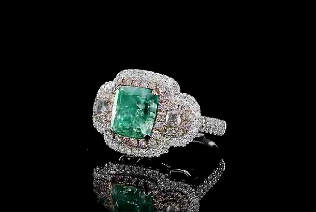 GIA Certified 4.01 Carat Light Green Yellow I2 Clarity Diamond Ring In New Condition In บางรัก, TH