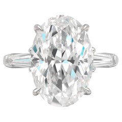 Bague en platine avec diamant ovale certifié GIA de 4,01 carats et baguette effilée