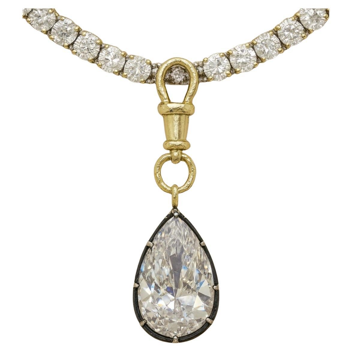 GIA zertifizierter 4,01 Karat Diamantanhänger im Birnenschliff

Beschreibung:
Dieser elegante Anhänger besteht aus einem GIA-zertifizierten Diamanten im Brillantschliff mit einem Gewicht von 4,01 Karat, der in einer fein gearbeiteten Fassung steckt.
