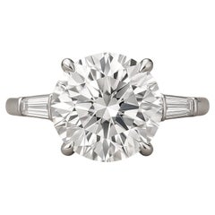 Bague en platine avec diamant rond de 4,01 carats certifié par le GIA et baguettes effilées