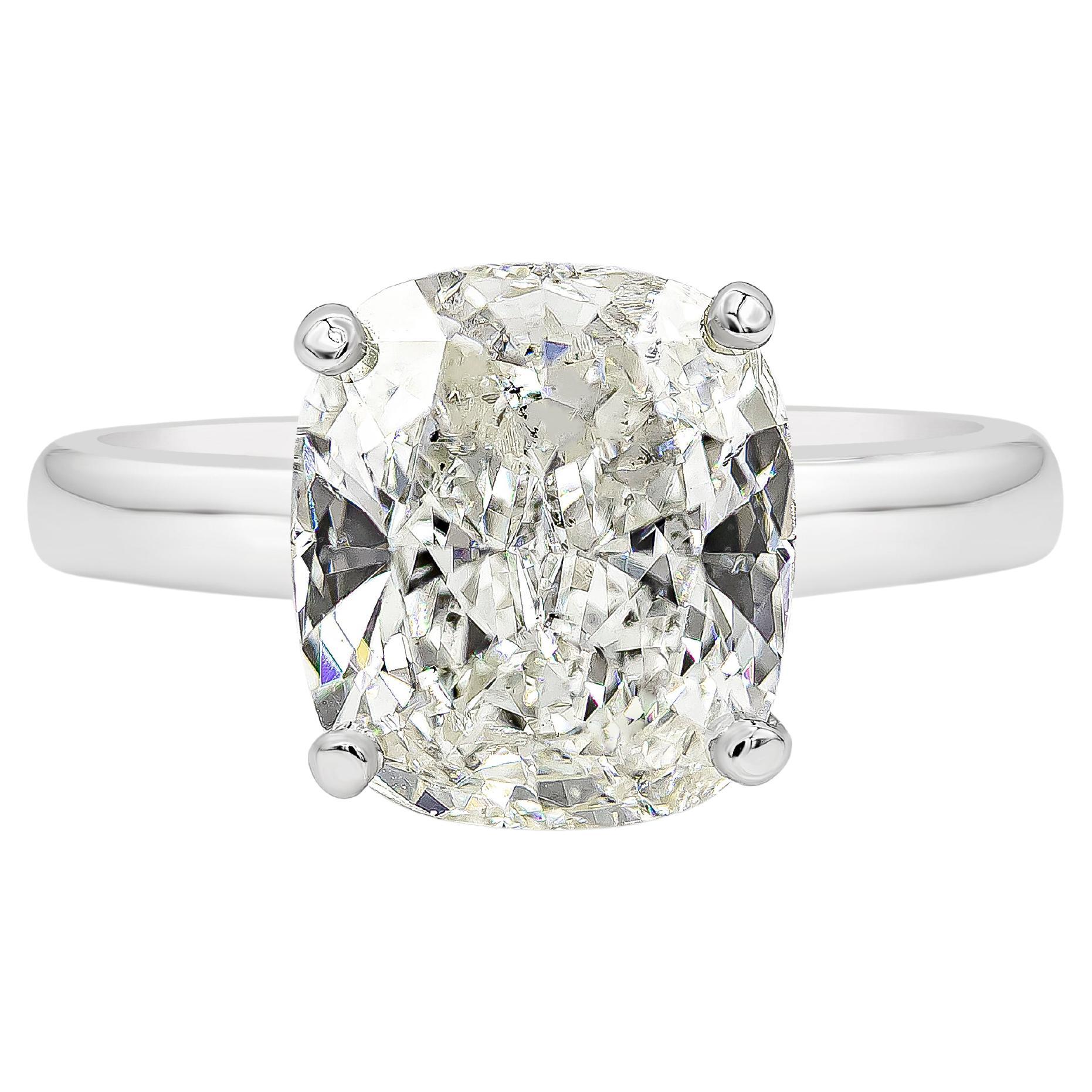 Anello di fidanzamento in platino con solitario di diamanti con taglio a cuscino da 4.01 carati certificato GIA in vendita