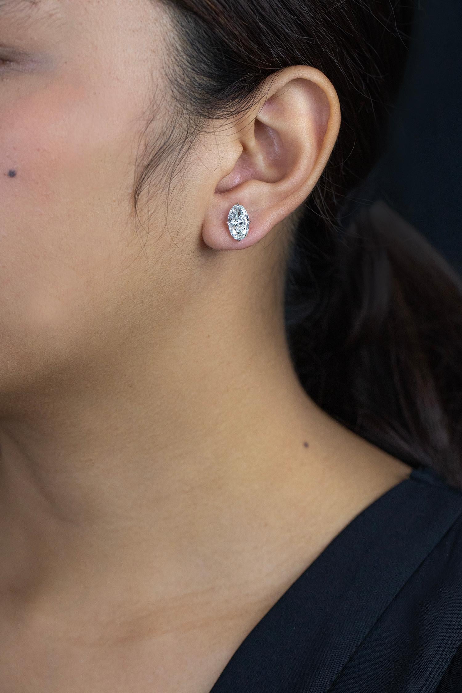 GIA Certified 4.01 Carats Elongated Oval Brilliant Cut Diamond Stud Earrings In New Condition For Sale In New York, NY