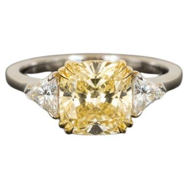 Bague diamant taille coussin certifié GIA 4,02 carats jaune fantaisie VS2 Clarity