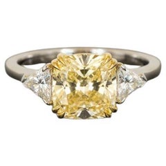 Bague diamant taille coussin certifié GIA 4,02 carats jaune fantaisie VS2 Clarity