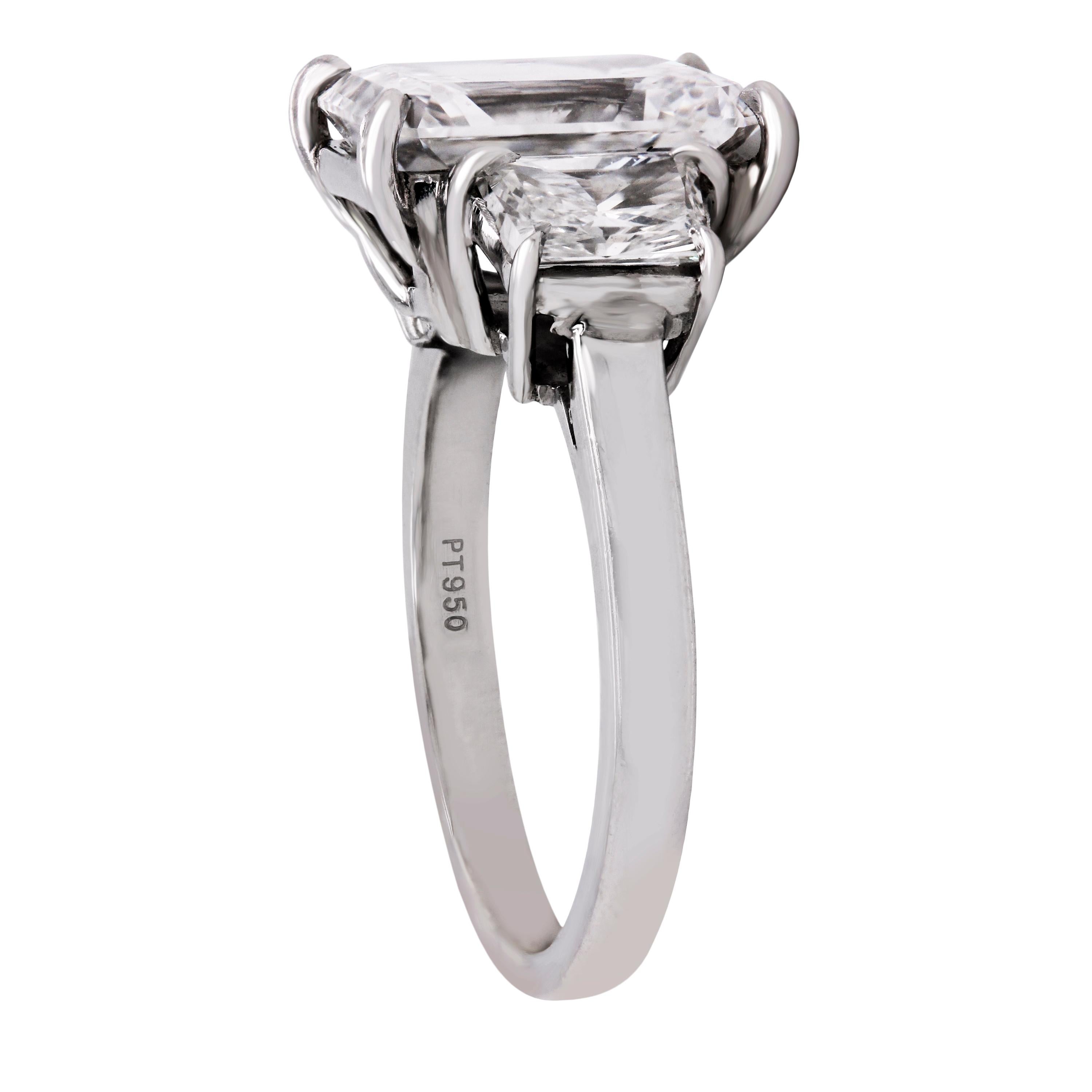 Contemporary GIA Certified 4.02 Carat Radiant Cut Diamond Platinum Trapezoid Diamond Ring For Sale