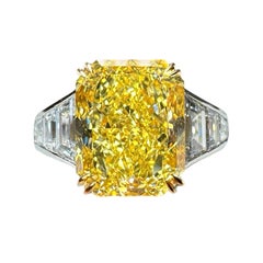 Anello con diamante giallo intenso di 4.02 carati con taglio radiante certificato GIA