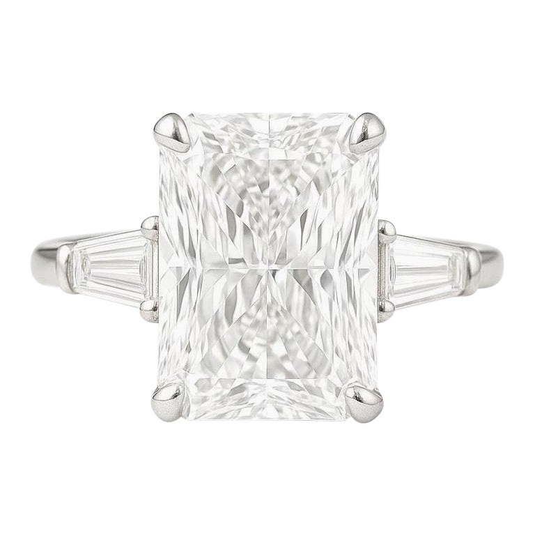 Bague en diamant certifié GIA de 4,02 carats, de forme rectangulaire, à brillant modifié en vente