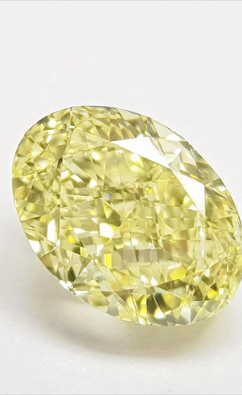 Women's GIA Certified 4, 02 Carats of Fancy Light Diamond For Sale
