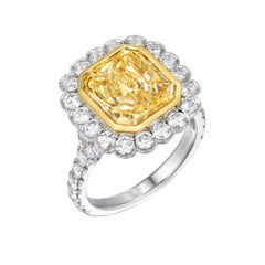 Anello di fidanzamento in platino con diamante giallo radioso da 4,02 carati certificato GIA