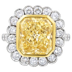 Anello di fidanzamento in platino con diamante giallo radioso da 4,02 carati certificato GIA