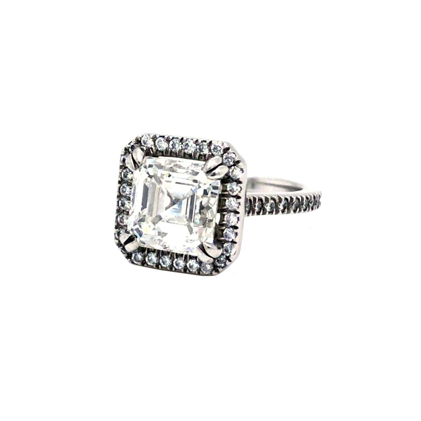 Modern GIA Certified 4.02ct Asscher Cut Diamond VS1 Clarity H Color Platinum Ring For Sale