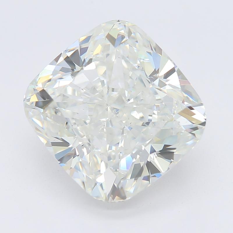 Realizzato a mano a New York, un incantevole anello con diamante che affascina con i suoi dettagli intricati e la sua lucentezza. Il cuore è costituito da uno splendido diamante a cuscino del peso di 4,03, classificato I e SI1, che mostra uno