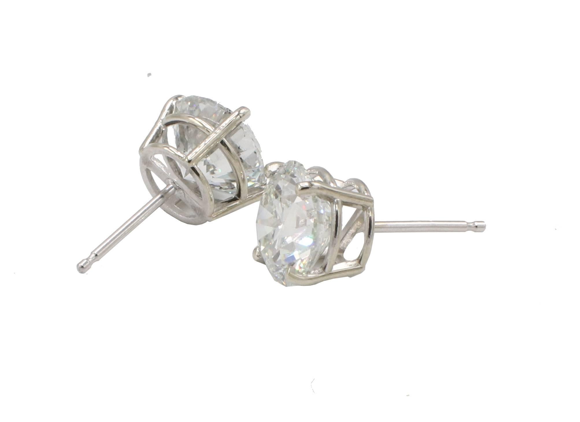 Boucles d'oreilles en diamant rond naturel certifié GIA de 4,03 carats en vente 1