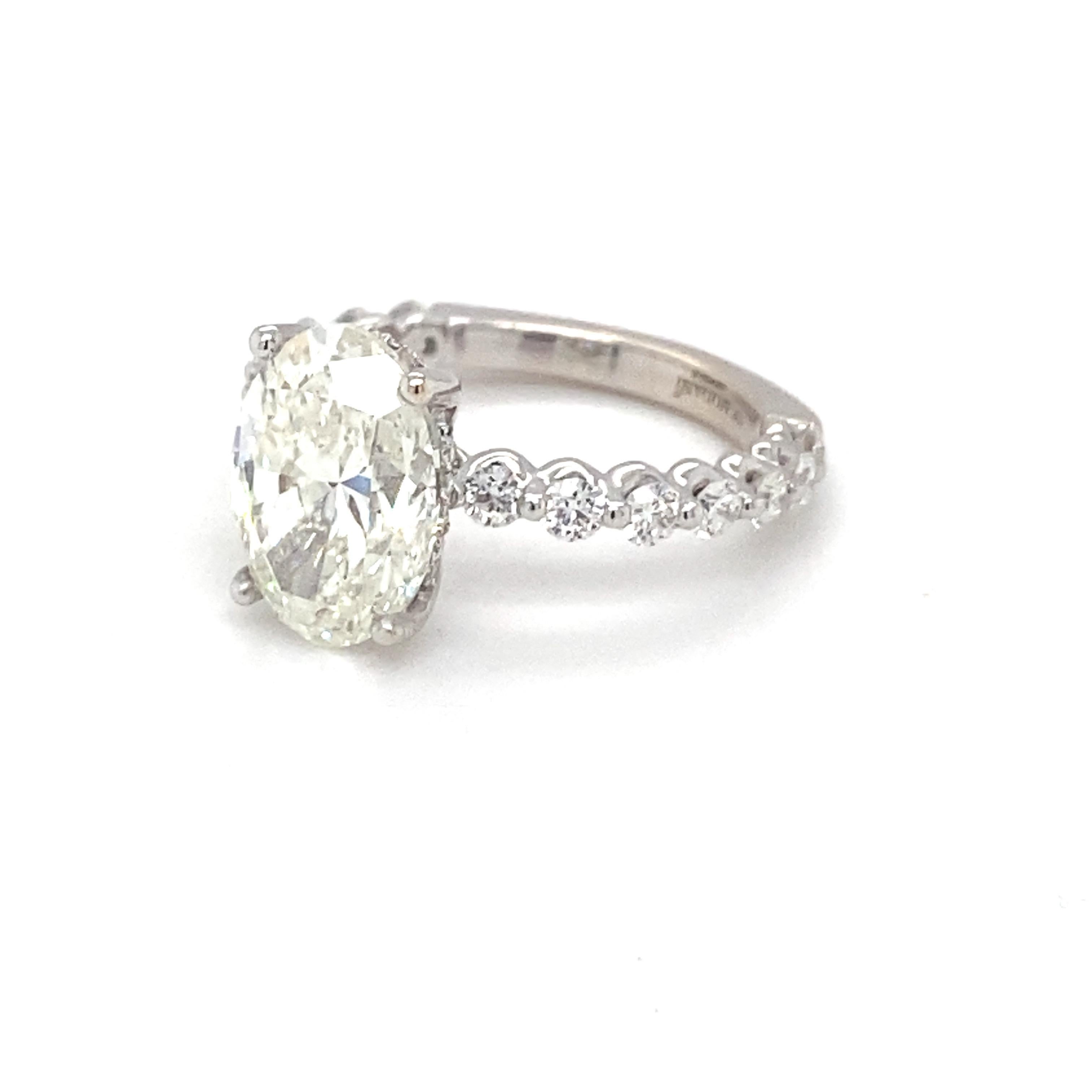 Verlobungsring, GIA-zertifizierter 4,03 Karat ovaler Diamant in Weißgold im Angebot 5