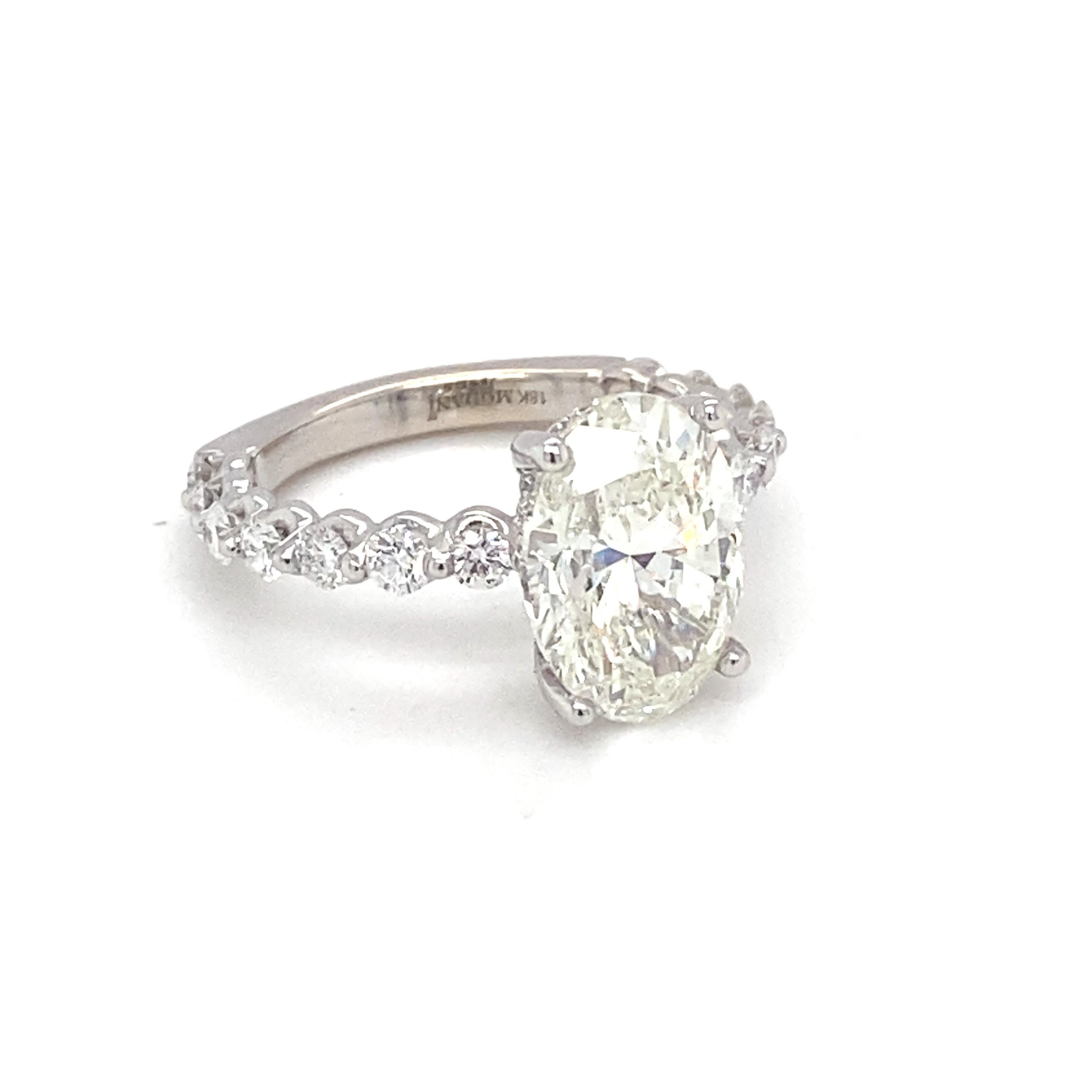 Bague de fiançailles en or blanc avec diamant ovale certifié GIA de 4,03 carats en vente 7