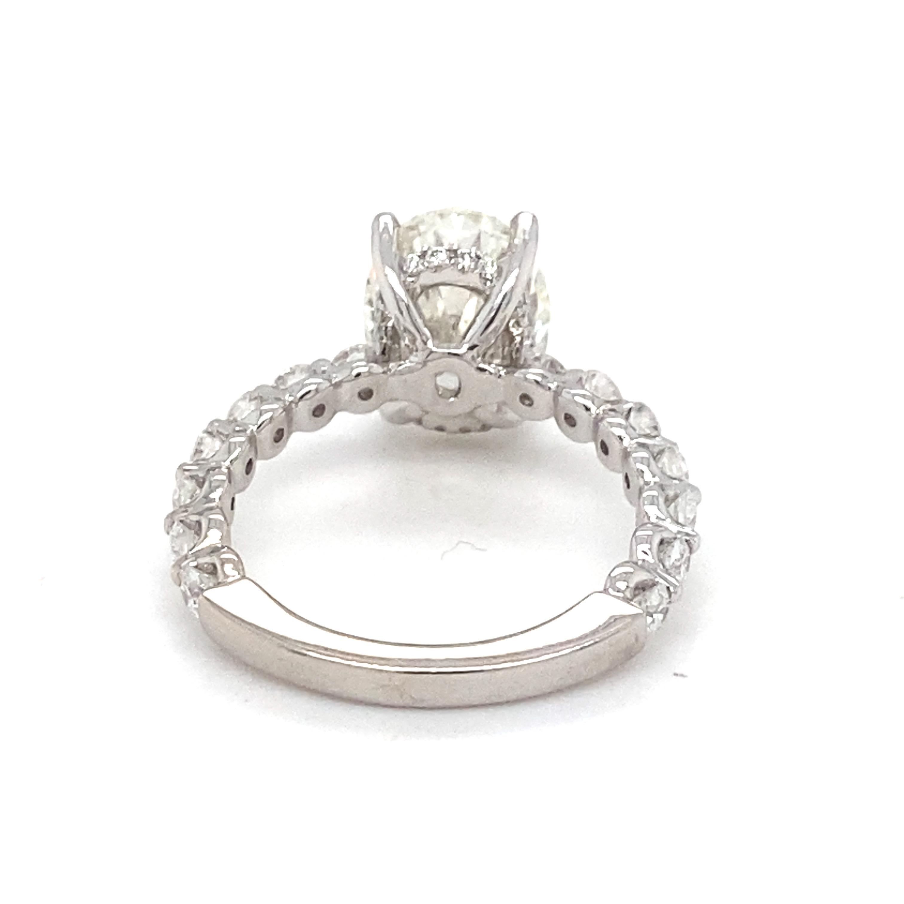 Bague de fiançailles en or blanc avec diamant ovale certifié GIA de 4,03 carats en vente 9