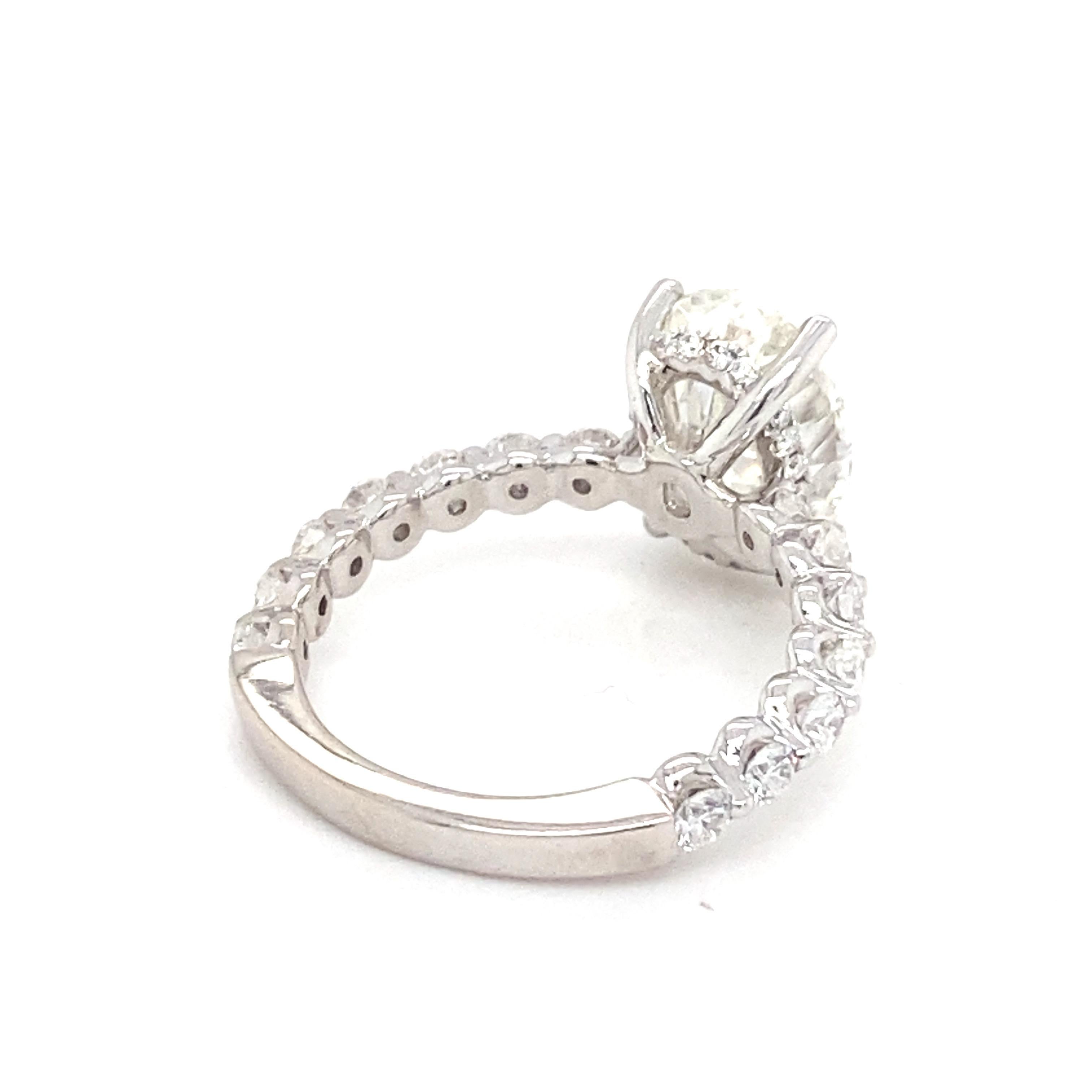 Bague de fiançailles en or blanc avec diamant ovale certifié GIA de 4,03 carats en vente 1