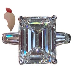 Anello di fidanzamento in platino con diamante taglio smeraldo certificato GIA da 4,03 carati
