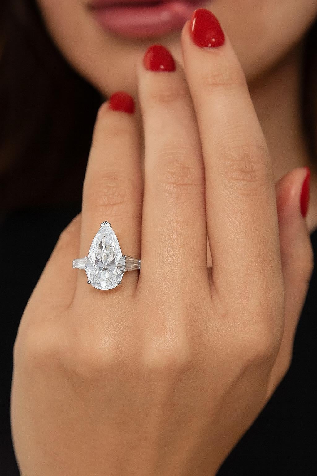 Taille poire GIA Certified 4.05 Carat E Color Flawless Pear Cut Diamond Ring en vente
