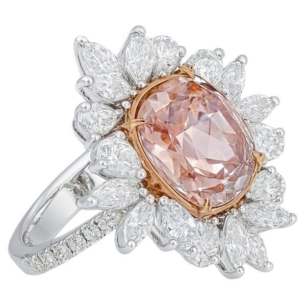 Contemporaneo Anello di fidanzamento con diamante a cuscino di colore rosa-marrone da 4,05 carati certificato dalla GIA in vendita