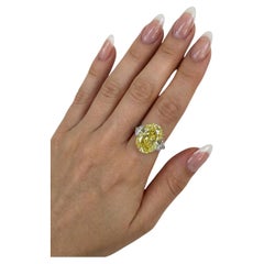 Bague à diamant ovale certifié GIA de 4,05 carats jaune intense VS2