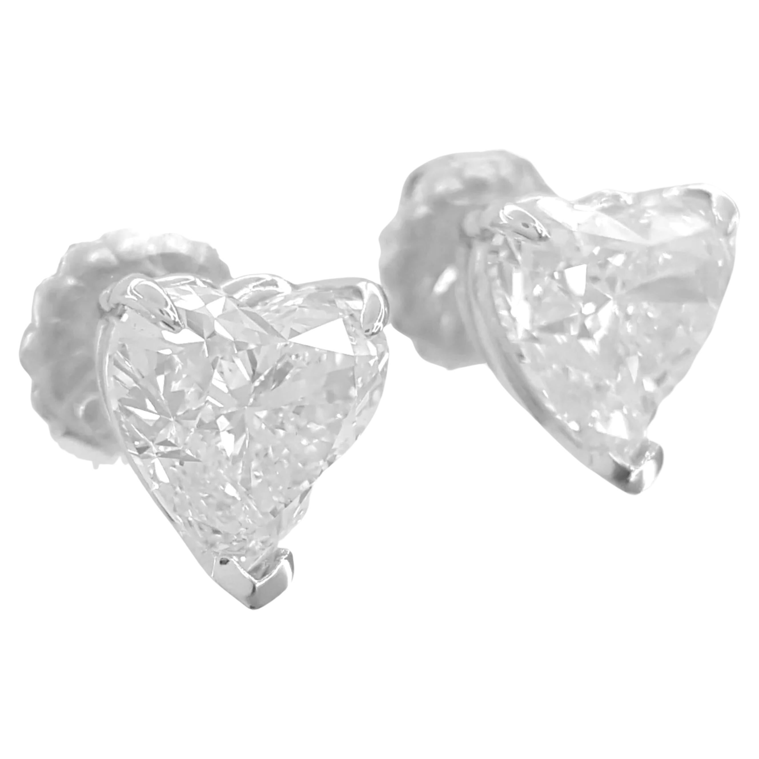 Pendientes de platino con diamantes talla brillante corazón de 4 quilates certificados por el GIA en Nuevo estado para la venta en Chicago, IL