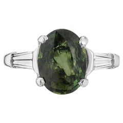 Anillo de compromiso de tres piedras en platino con zafiro y diamante de 4.05 quilates certificado por el GIA