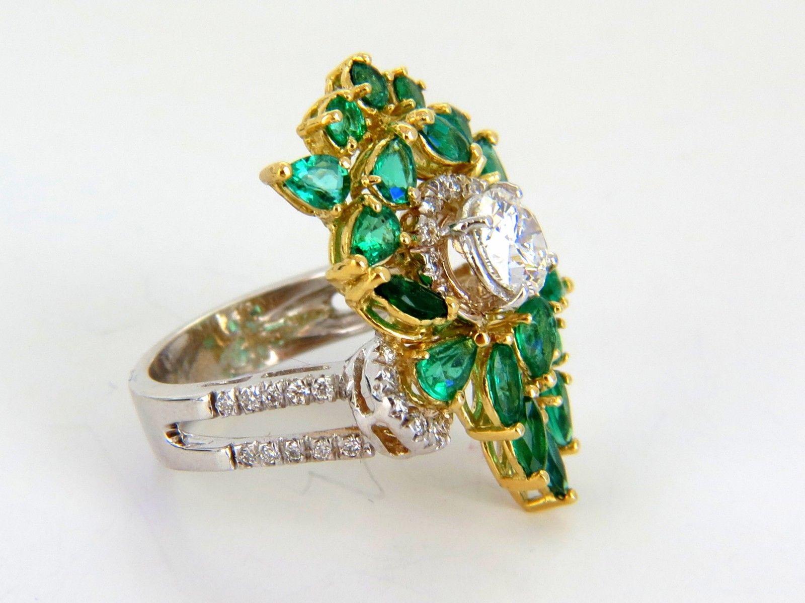 GIA-zertifizierter 4,06 Karat Smaragd und Diamanten Cocktail-Cluster-Ring 18 Karat für Damen oder Herren im Angebot