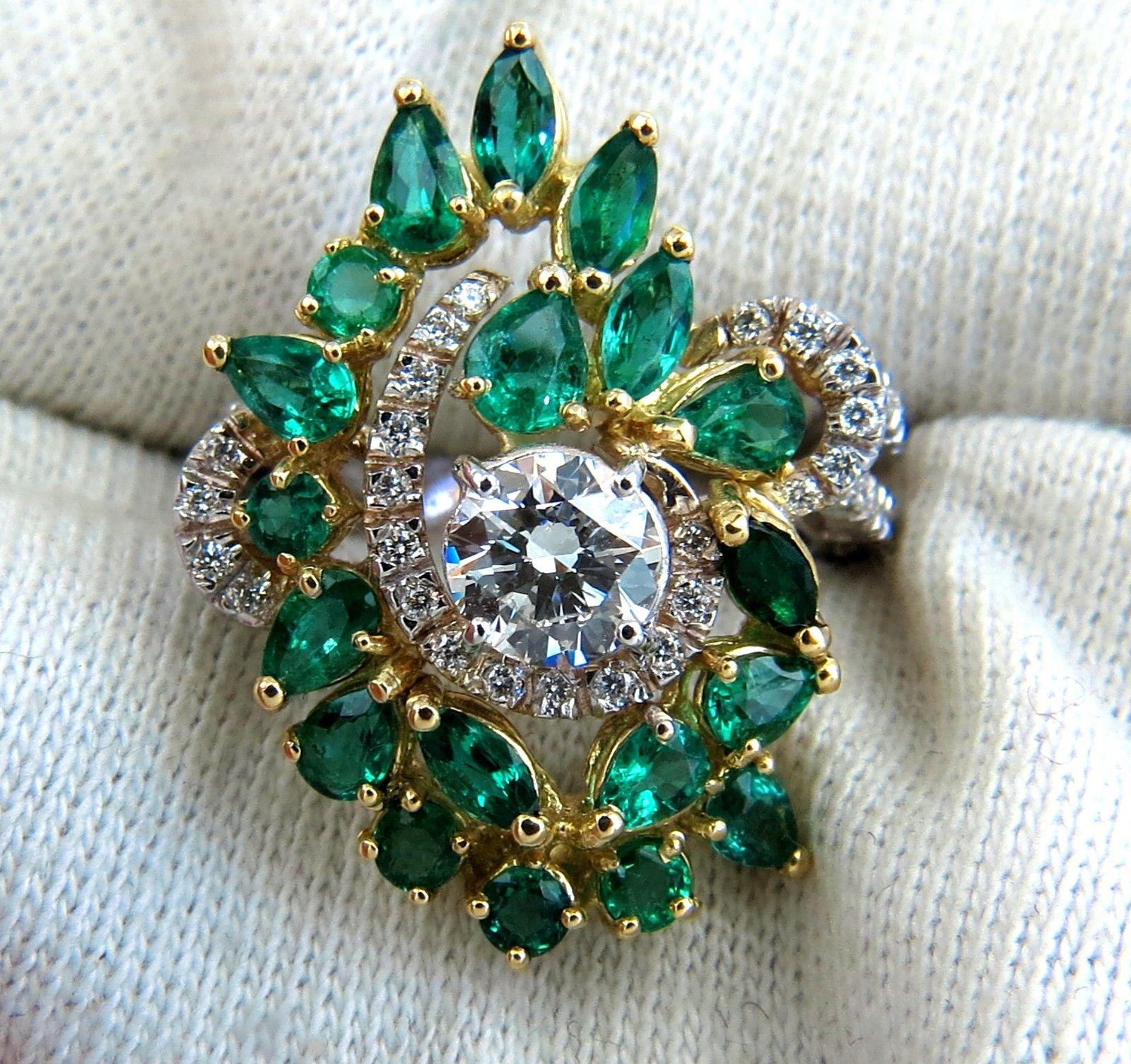 GIA-zertifizierter 4,06 Karat Smaragd und Diamanten Cocktail-Cluster-Ring 18 Karat im Angebot 3