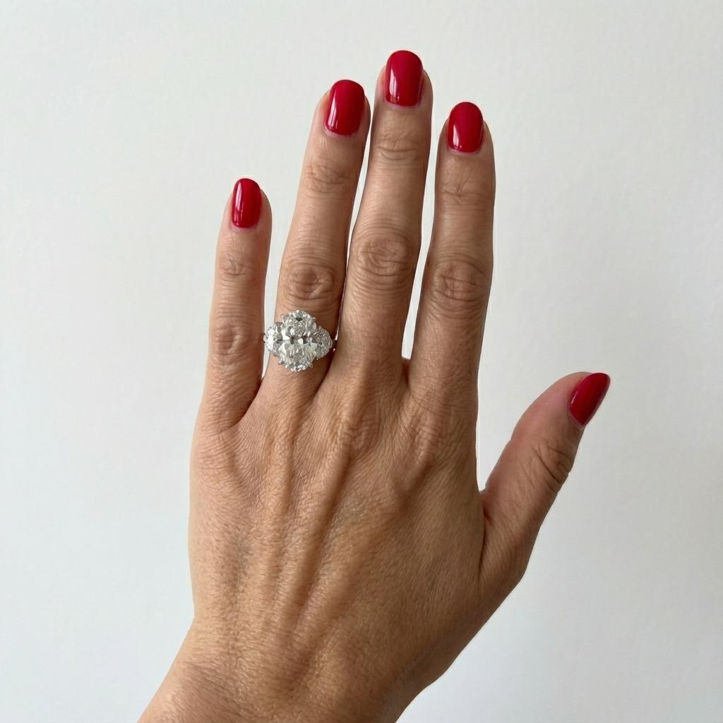 GIA-zertifizierter 4,06-karätiger ovaler Brillant-Diamantring (Zeitgenössisch) im Angebot