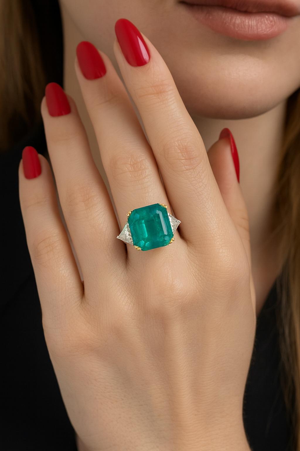 Contemporain Bague en or jaune 18 carats certifiée GIA de 4,07 carats d'émeraude colombienne et de diamants en vente