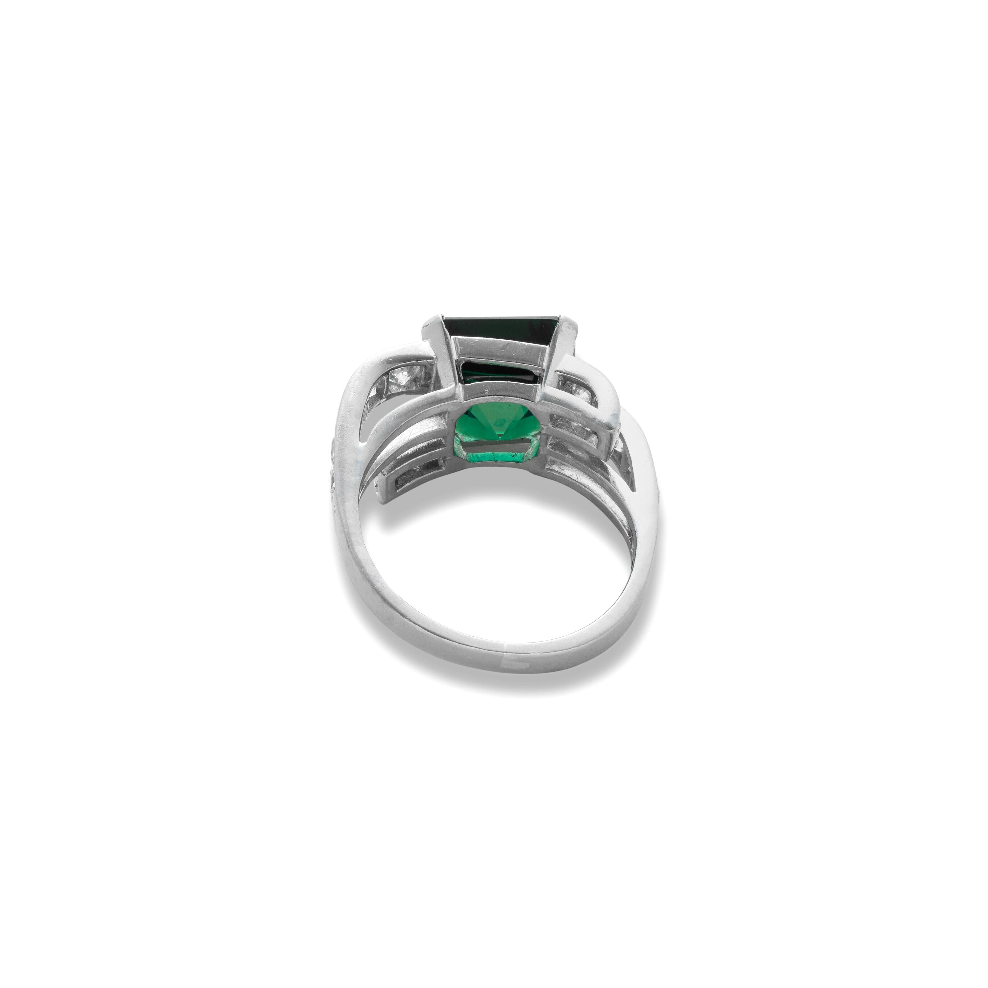 GIA Certified 4.07 Carat COLOMBIAN Minor Oil Emerald Diamond Platinum Ring In New Condition For Sale In Chicago, IL