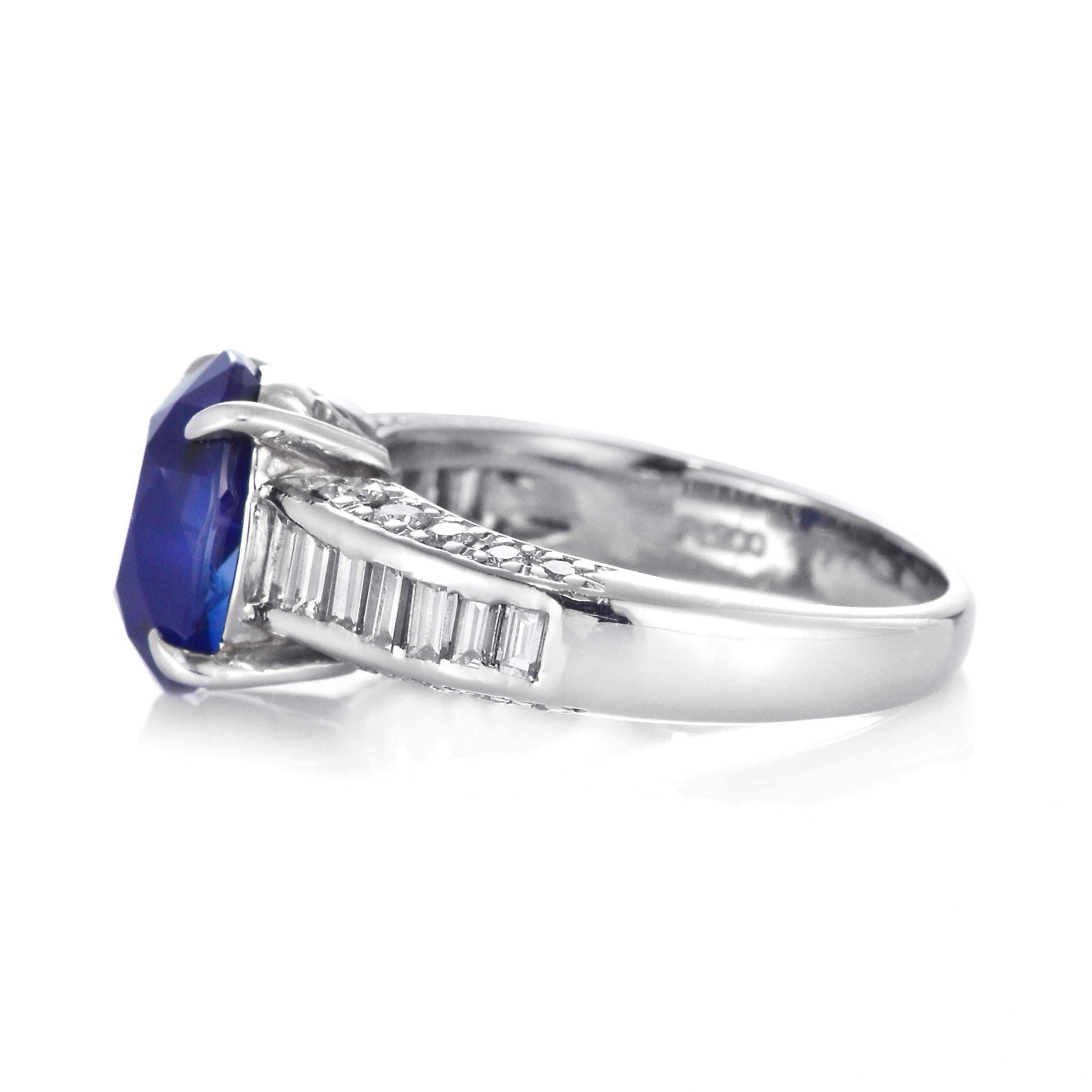 GIA-zertifizierter 4,07 Karat Sri Lankanischer Saphir und Diamantring aus Platin im Angebot 4