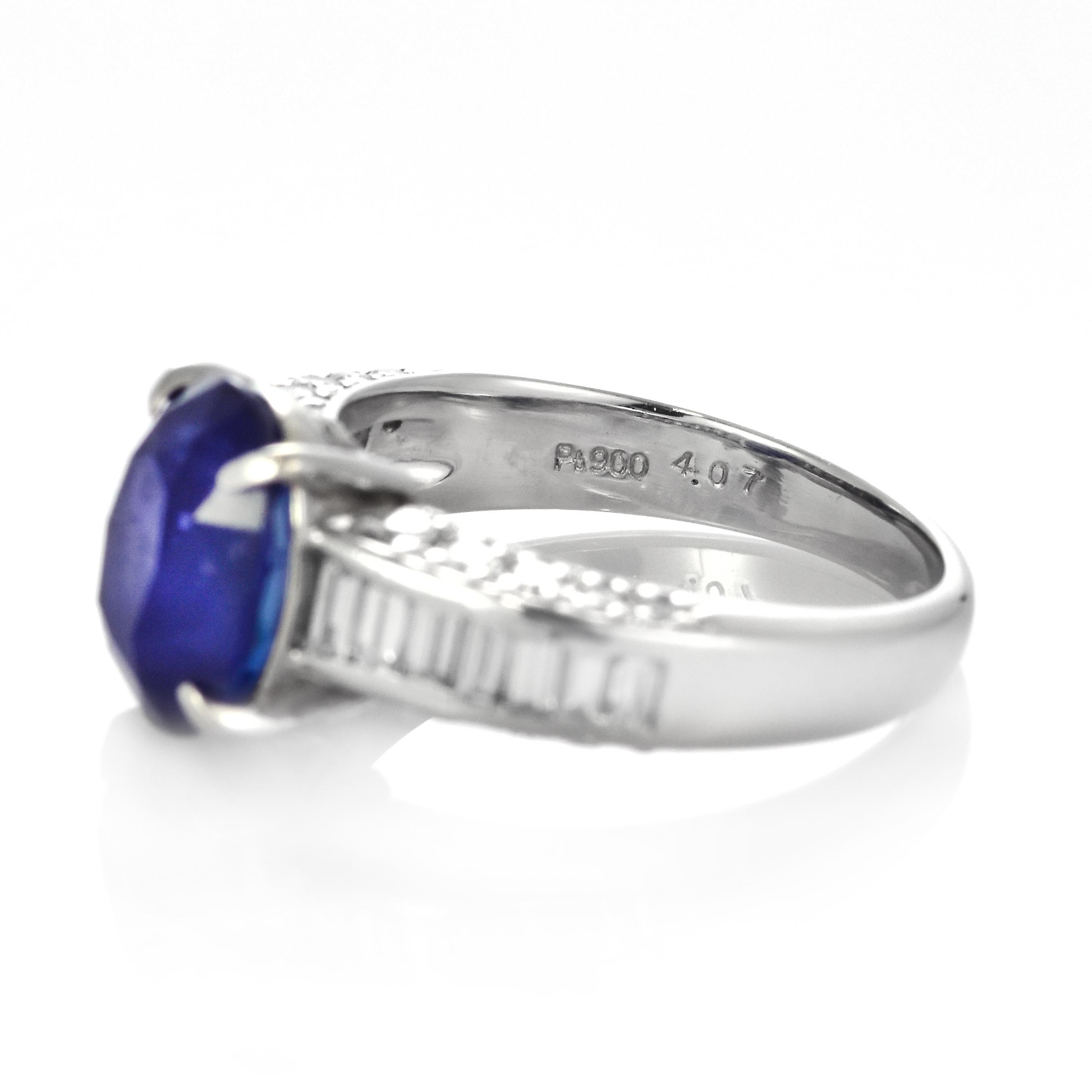 GIA-zertifizierter 4,07 Karat Sri Lankanischer Saphir und Diamantring aus Platin im Angebot 1