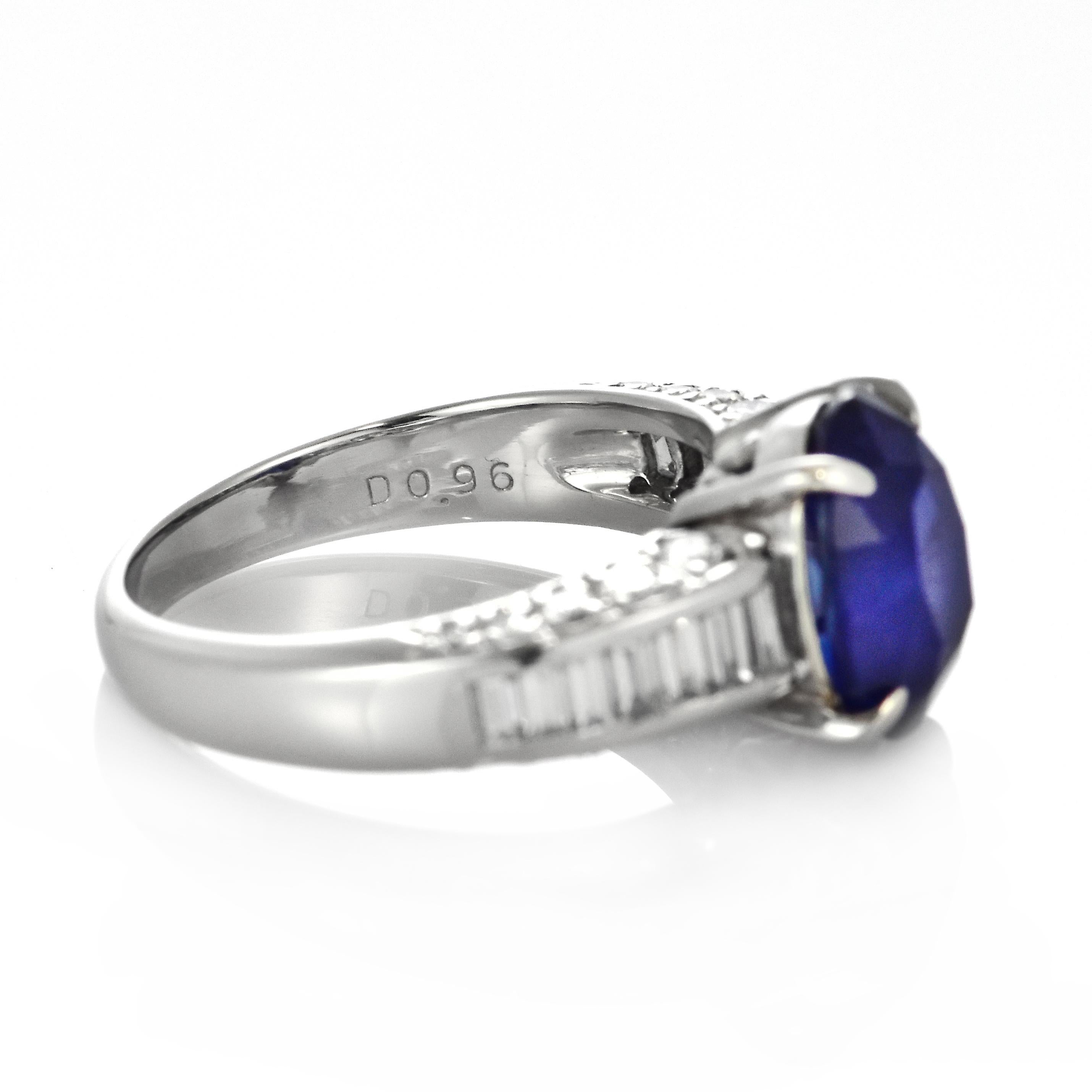 GIA-zertifizierter 4,07 Karat Sri Lankanischer Saphir und Diamantring aus Platin im Angebot 2