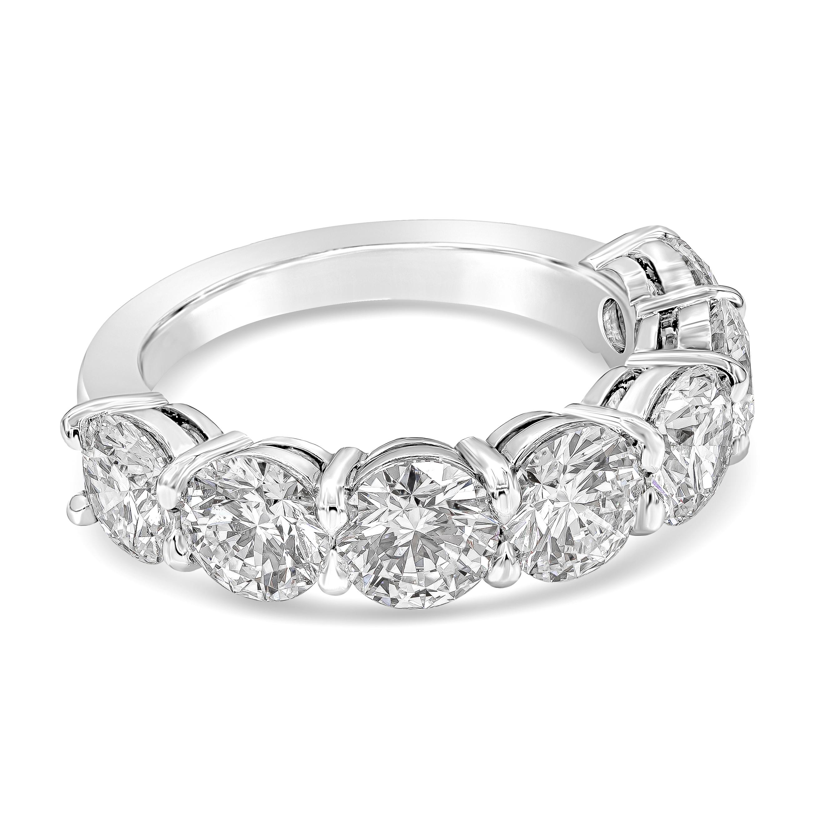 Contemporain GIA Certified 4.07 Carat Total Round Cut Diamond Seven-Stone Wedding Band Ring (anneau de mariage à sept pierres) en vente