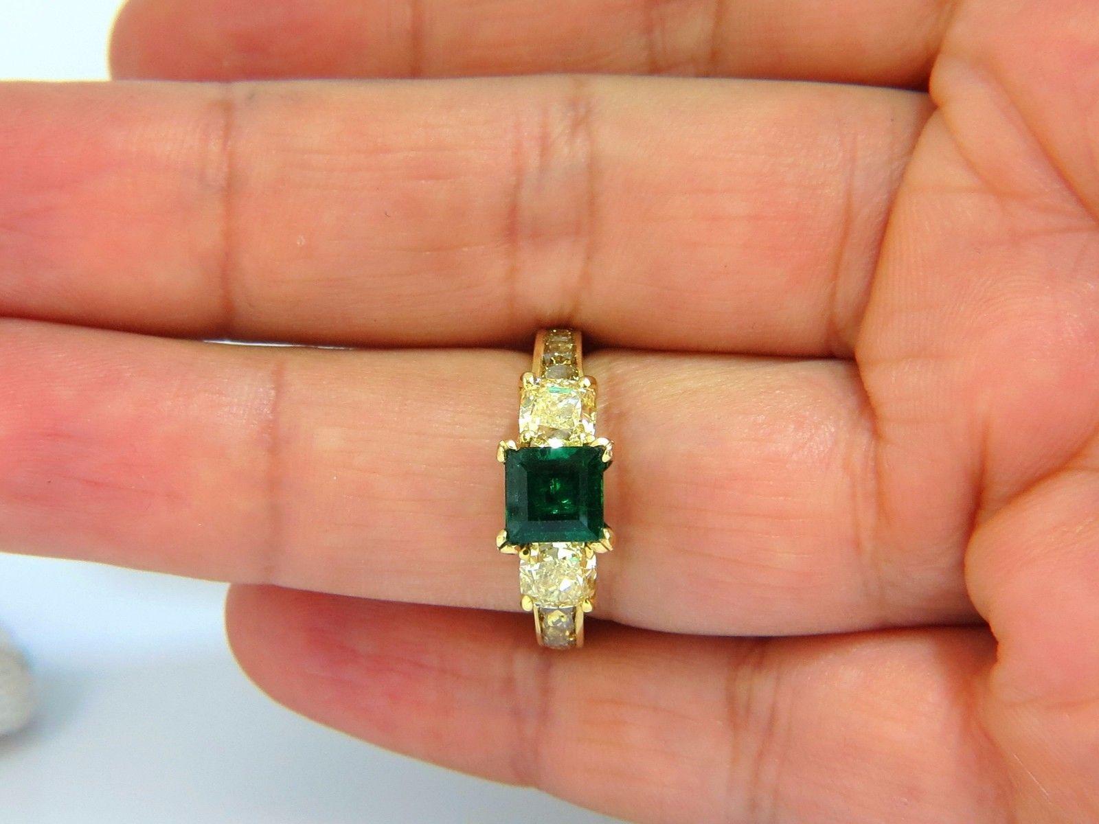 Women's or Men's GIA Certified 4.09 Carat Natural Emerald Fancy Yellow Diamonds Ring 18 Karat