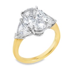 Bague de fiançailles à trois pierres en diamant de taille ovale de 4.09 carats certifiée par le GIA