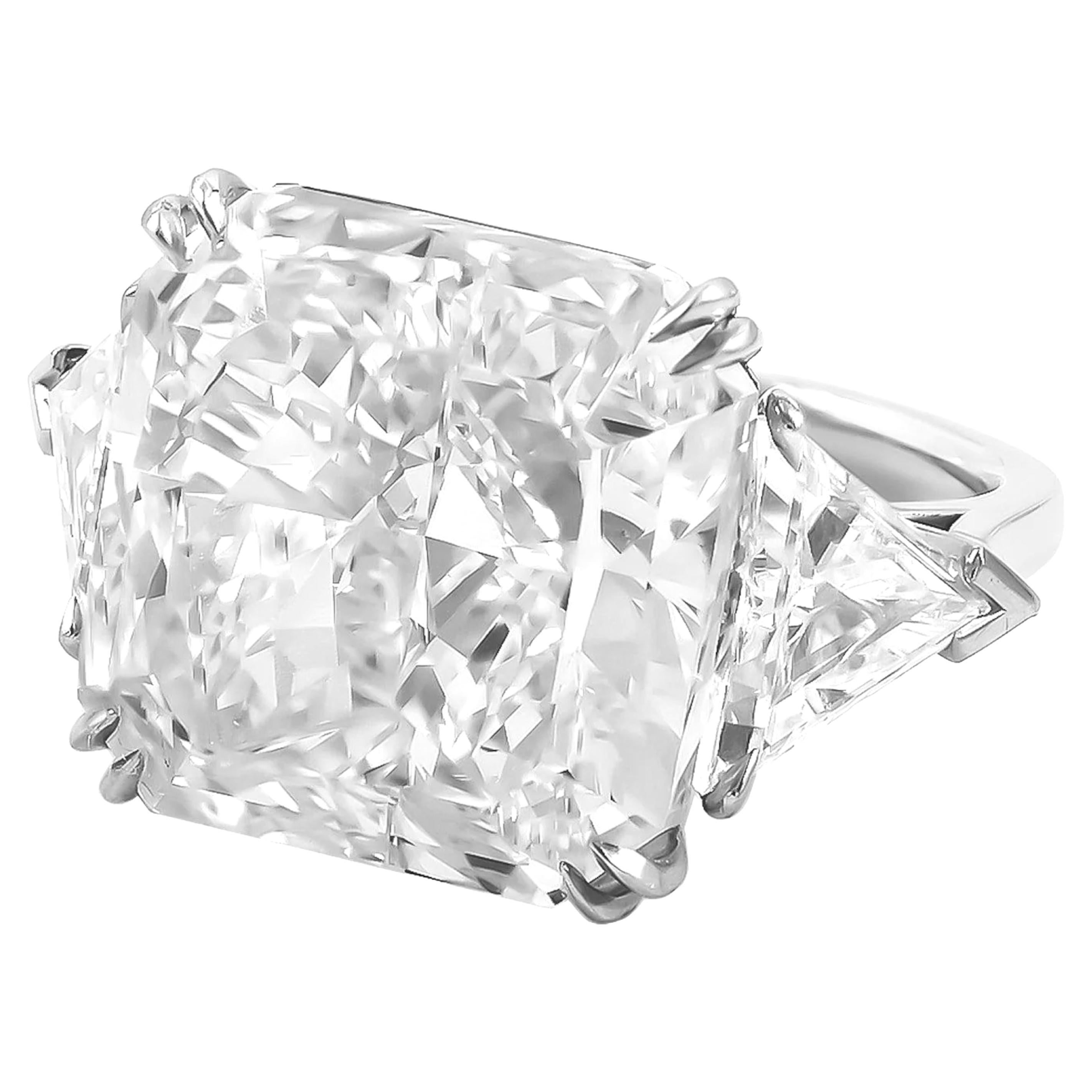 Contemporain Certifié GIA, 4.09 ct. Bague en platine avec diamant radiant en vente