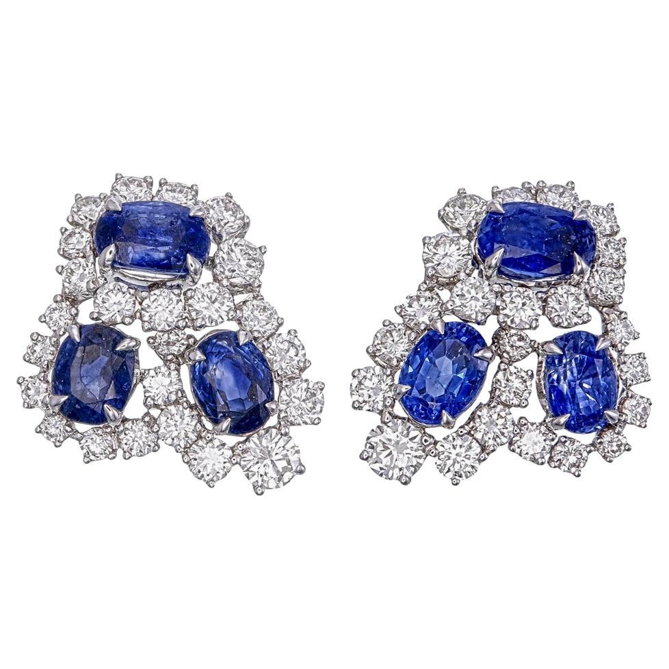 Boucles d
oreilles en or 18 carats certifié GIA 4.10 carats saphir bleu et diamant