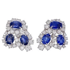 Boucles d
oreilles en or 18 carats certifié GIA 4.10 carats saphir bleu et diamant