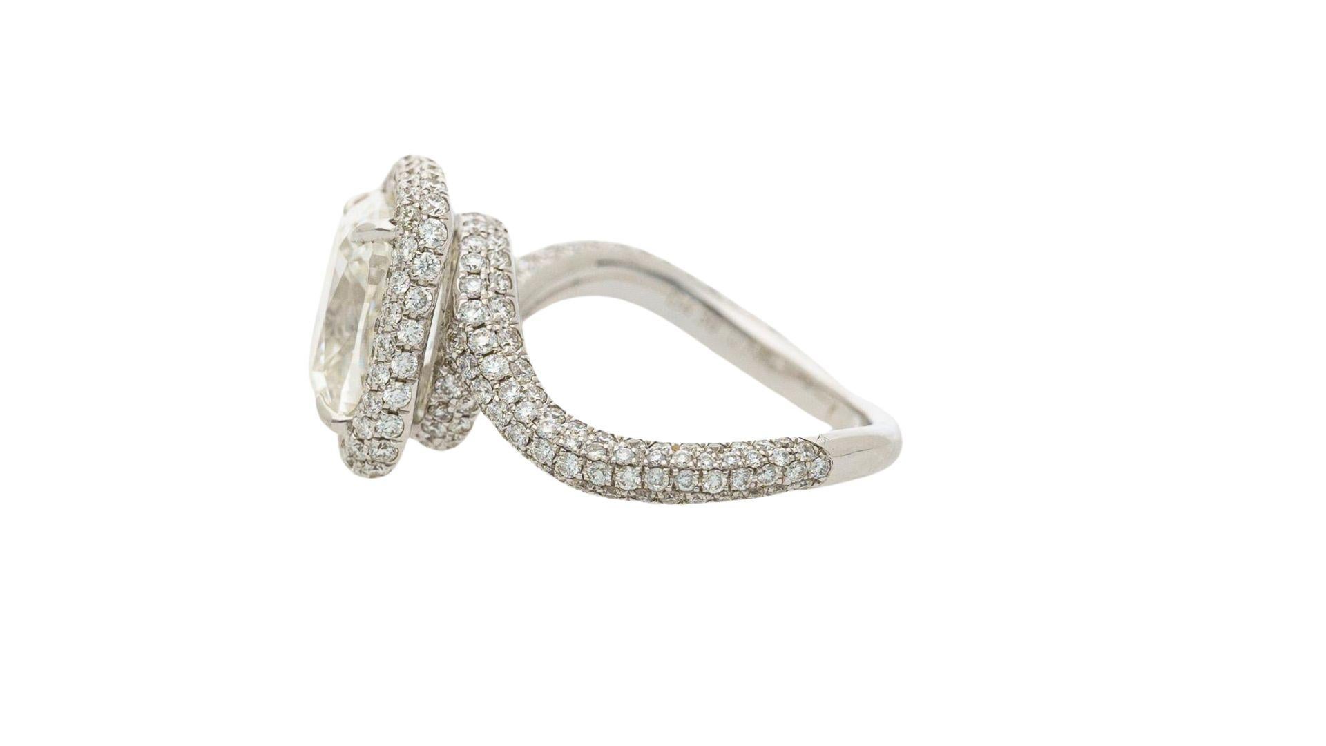 Contemporain Bague de fiançailles tourbillon avec diamant taille coussin de 4,10 carats certifié GIA H/VS1 en vente
